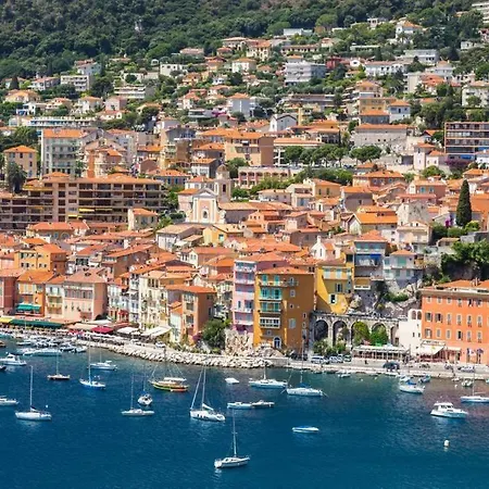 Agreable En Bord De Lägenhet