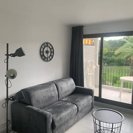 Agreable En Bord De Lägenhet *