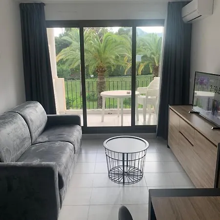 Agreable En Bord De Lägenhet *