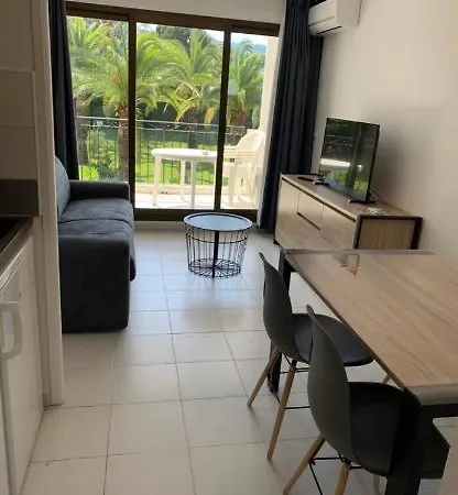 Agreable En Bord De Lägenhet